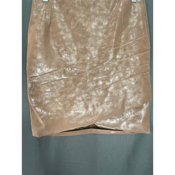 Guess Rosalba Faux Leather Mini Skirt Lined, Medium, New with Tags - Picture 3 of 6